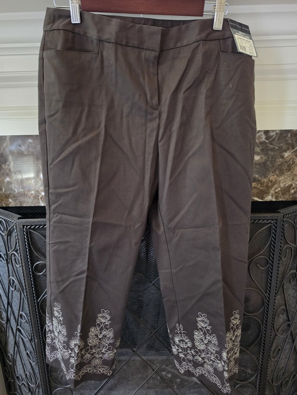 Embroidered Capri - Geoffrey Beene